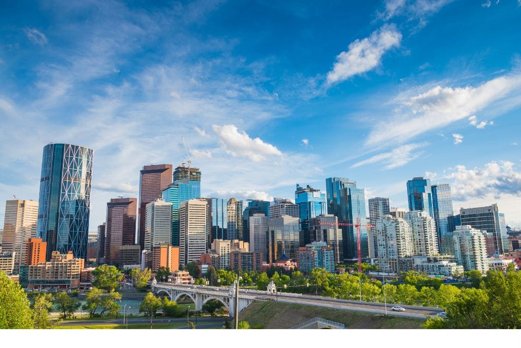 An image showing the skyline of Calgary.