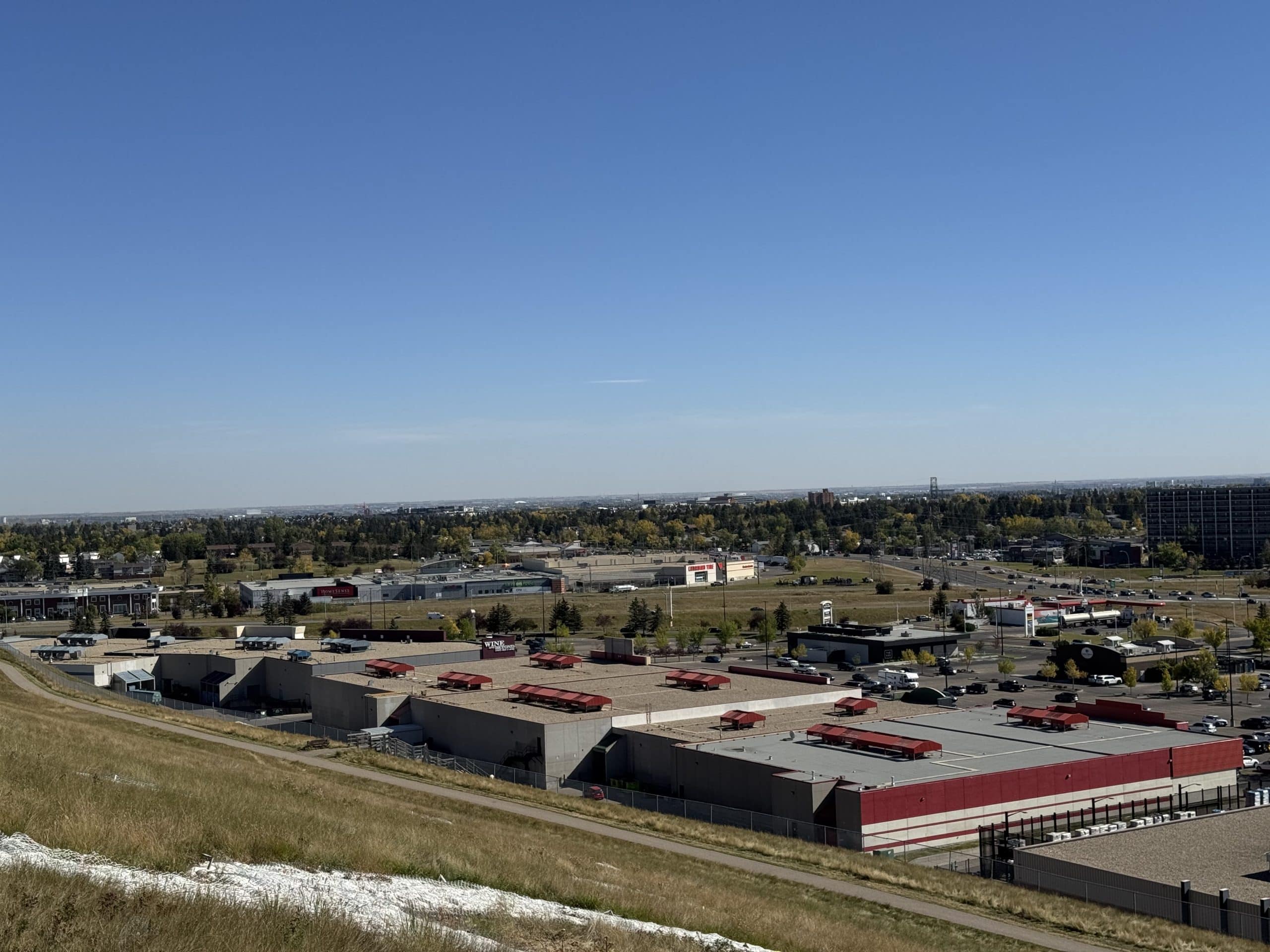Glenbrook Calgary offers easy access to shopping centres, major roads, and city amenities while maintaining a welcoming community atmosphere.