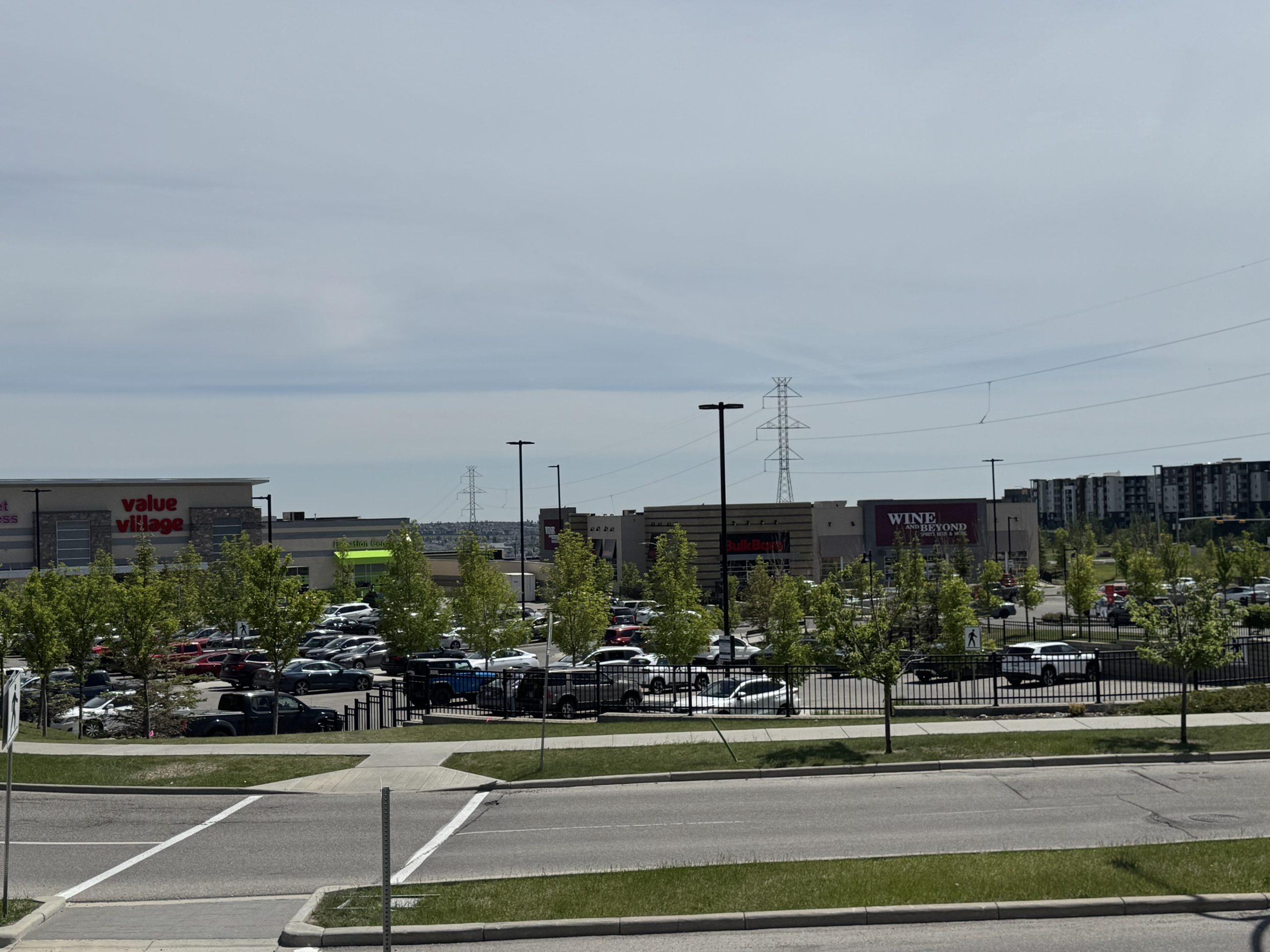 Shopping and dining at Sage Hill Crossing puts residents just steps from grocery stores, restaurants, fitness centres, and a wide range of everyday amenities, one of the biggest conveniences of living in Sage Hill.